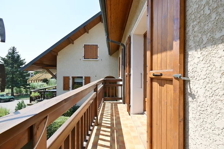 Casa independiente acogedora con vistas a la montaña, wifi y parking in Saint-Pierre-d'Albigny, Chambéry region