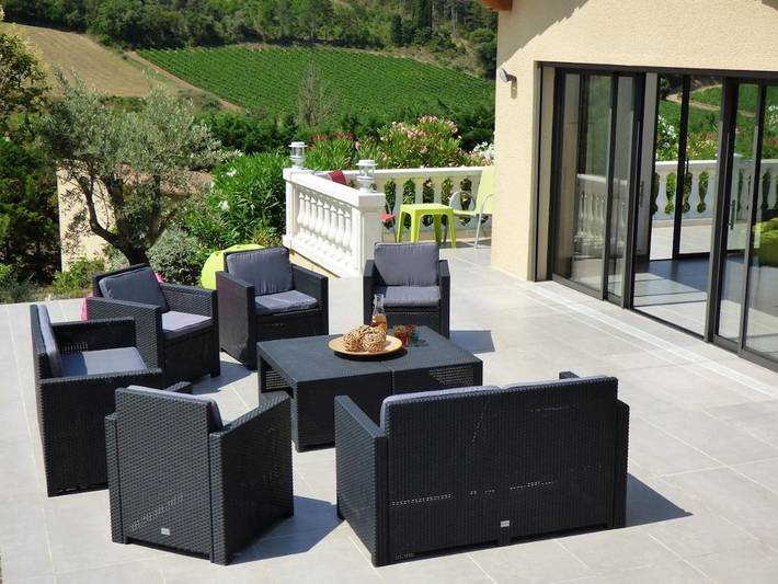 Location de vacances pour 8 personnes, avec piscine ainsi que vue et terrasse à Verzeille - 3