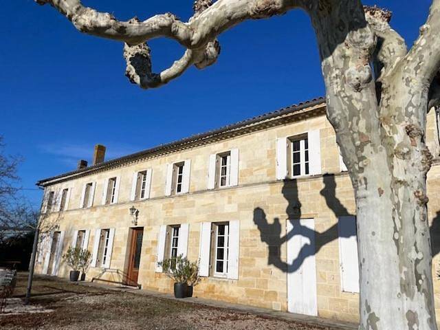 Location de vacances pour 10 personnes, avec terrasse à Saint-Sulpice-de-Faleyrens