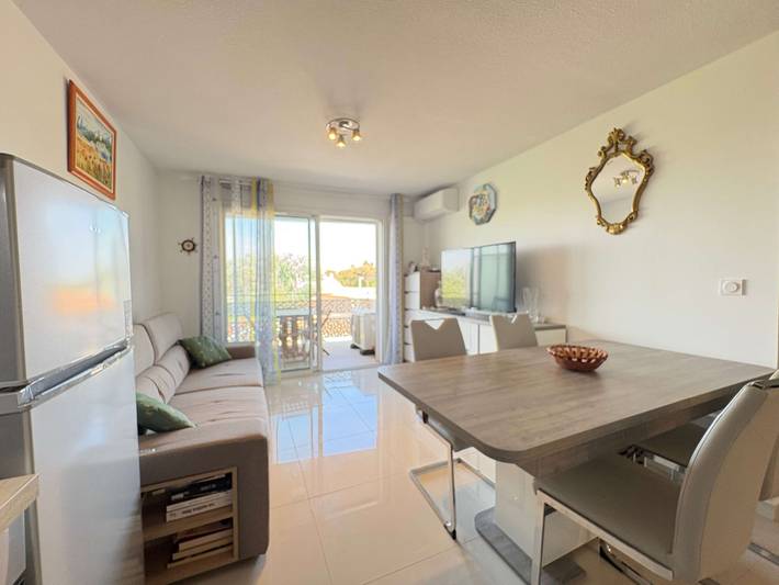 Gîte pour 4 personnes, avec balcon/terrasse, adapté aux familles dans Plage de la Farinette - 2