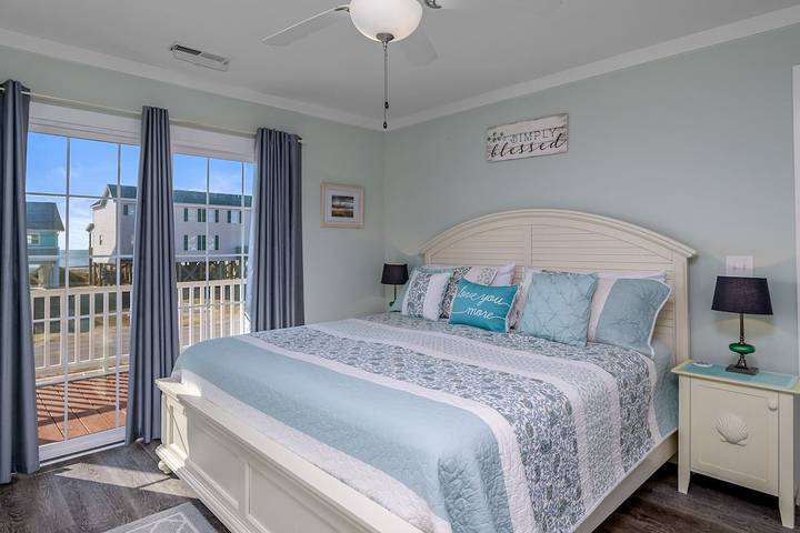 Vacation rental for 9 people, with balcony in Holden Beach