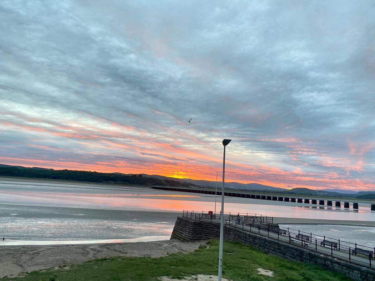 Entire apartment, Arnside sea view in Arnside, Lake District