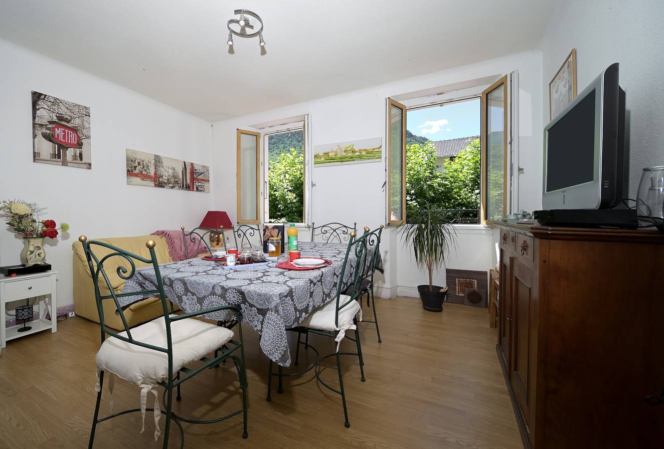 Maison d'hôtes 'Chambre Verte' avec vue sur les montagnes et Wi-Fi in Auzat, Parc naturel régional des Pyrénées ariégeoises
