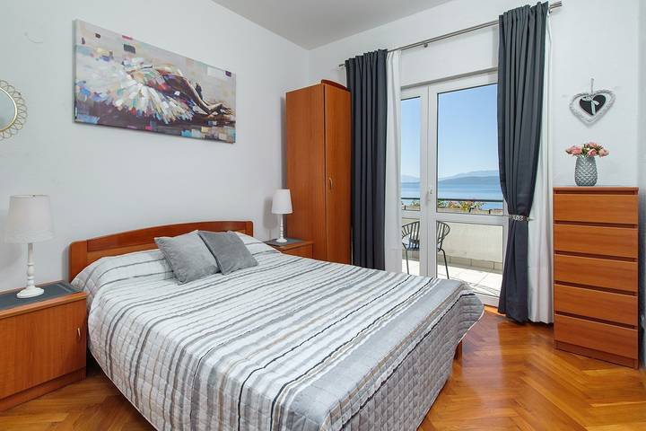 Apartament wakacyjny dla 5 osób, z balkon/ taras w Igrane