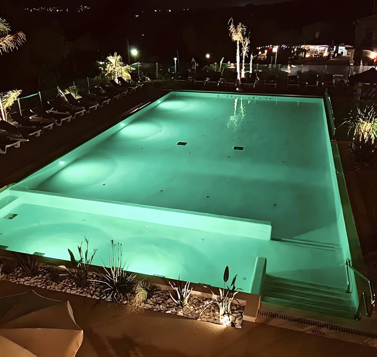 Bungalow 'Mit Meerblick' avec vue sur la mer, piscine partagée et climatisation in Saint-Raphaël, Massif de l'Esterel