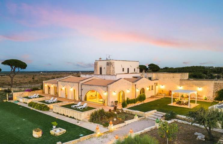 Villa con piscina per 8 persone, con terrazza e giardino nonché piscina a Lecce
