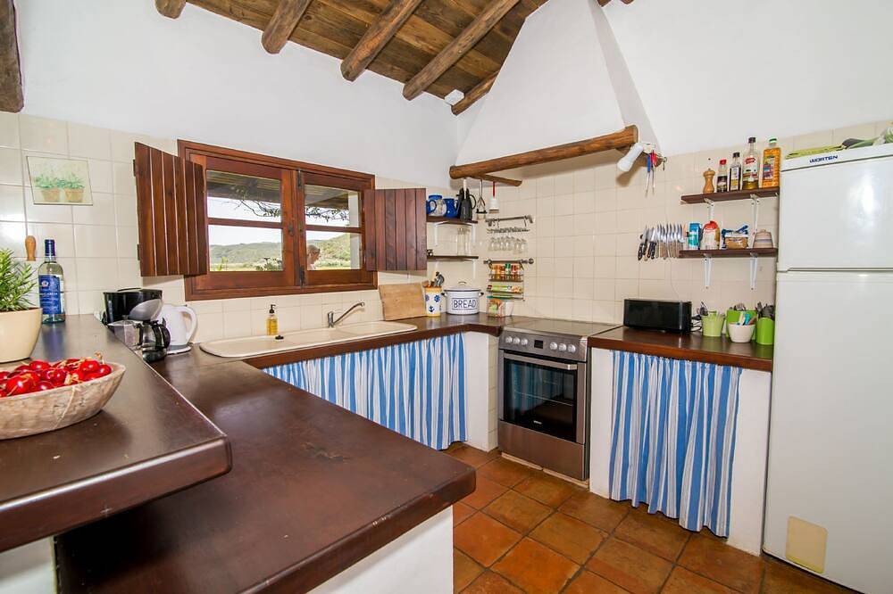 Casa da Aldeia - sleeps up to 10 in Bordeira, Naturpark Südwest-Alentejo und Costa Vicentina