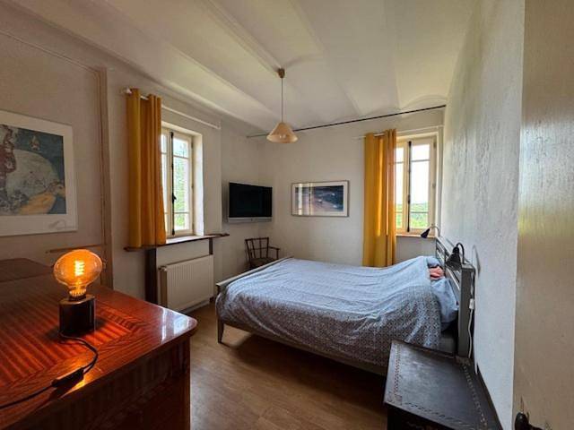 Location de vacances pour 10 personnes, avec vue et jardin à Cronat - 4