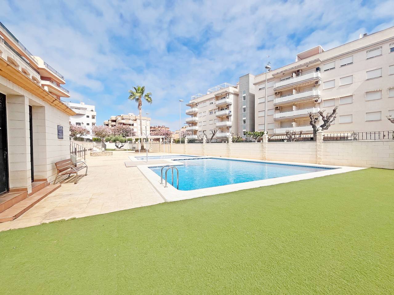 Apartamento entero, Global Properties: Apartamento con piscina y terraza en la playa de Canet in Canet de Berenguer, Costa de Valencia