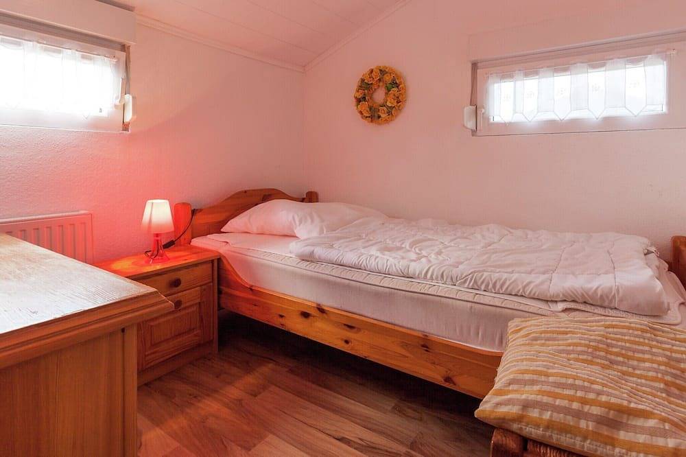Ruhiger Bungalow am Hennesee mit Terrasse in Meschede, Hochsauerlandkreis
