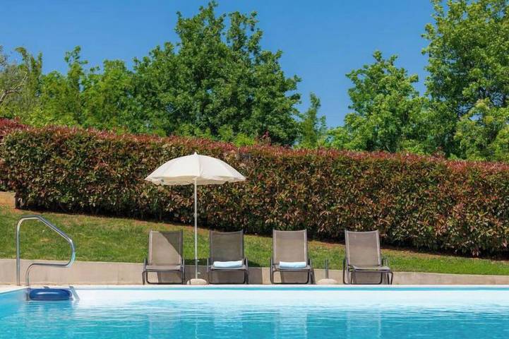 Ferienhaus für 6 Personen, mit Pool und Garten