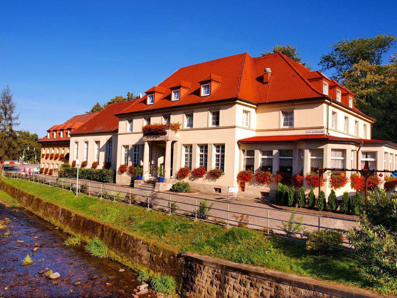 Sächsisches Haus - Hotel & Restaurant - Einzelzimmer mit Dachschräge in Bad Gottleuba-Berggießhübel, Elbsandsteingebirge