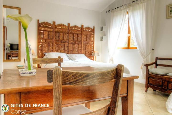 Chambre d’hôte pour 3 personnes, avec jardin et piscine en Corse - 3