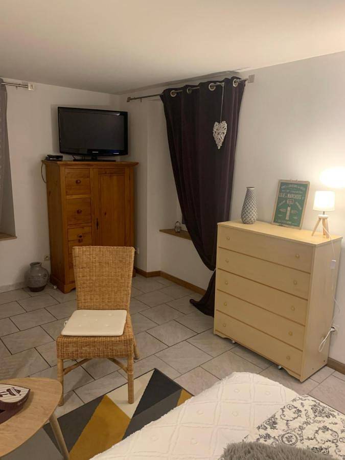 Gîte pour 3 personnes, avec Terrasse et Vue à Remoncourt - 4