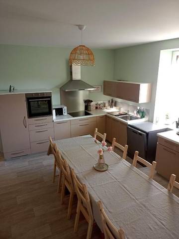 Gîte pour 10 personnes, avec sauna et jardin à Neulise