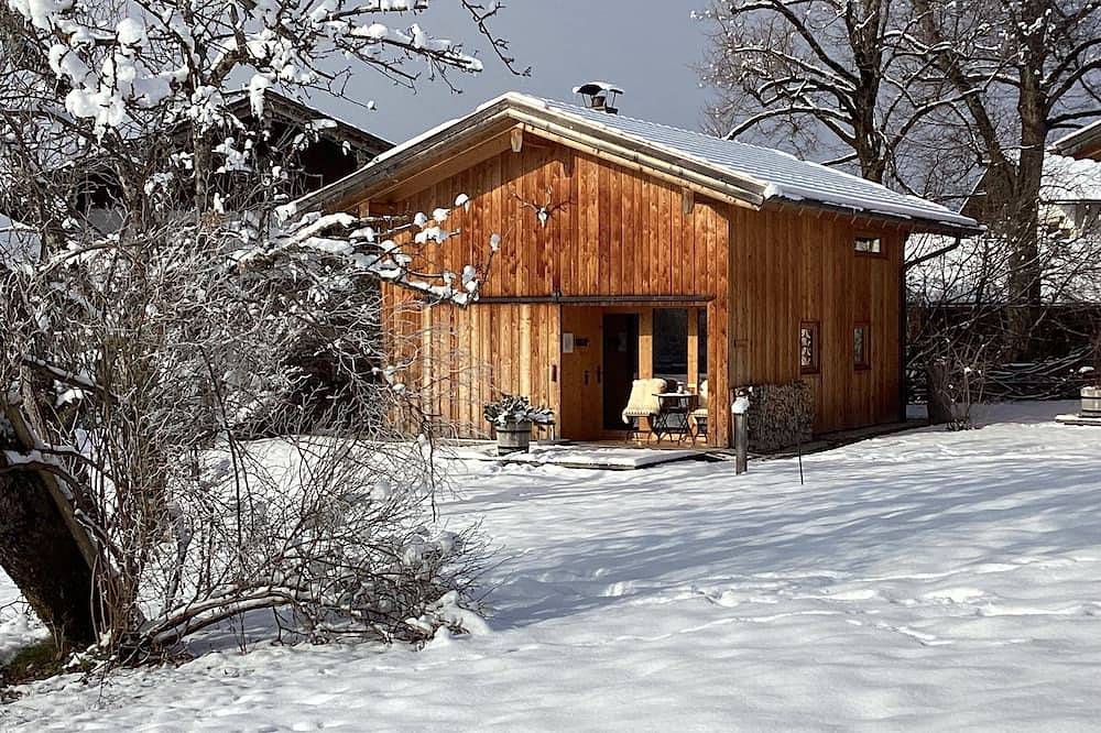 Chalet Hollerhäusl, ganzes Haus, 50 qm für 2-4 Personen, Wohnbereich mit Kochecke und Galerie in Unterwössen, Bayerische Alpen