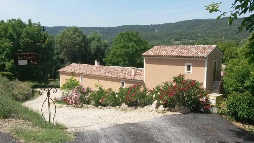 Chambre d’hôte pour 2 personnes, avec Terrasse ainsi que Jardin et Vue dans les Gorges du Verdon