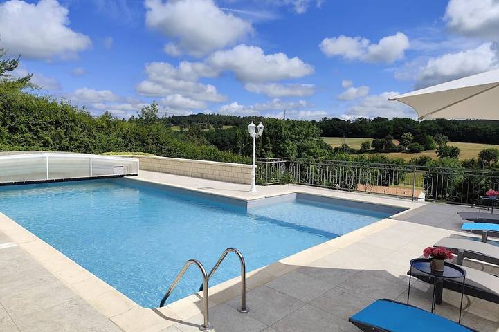 Location de vacances pour 8 personnes, avec jardin et terrasse à Sainte-Marie-de-Chignac