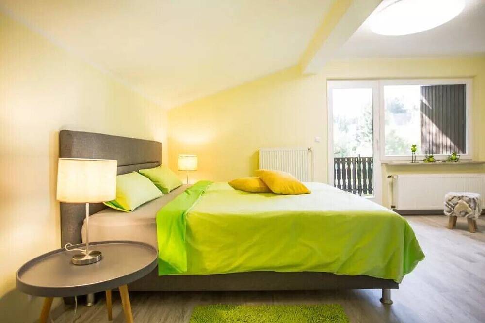 Separates Komfort-Haus \"Vier Jahreszeiten\" für 6-8 Gäste - 3 Zimmer, 3 Bäder in Bad Sachsa, Harzvorland