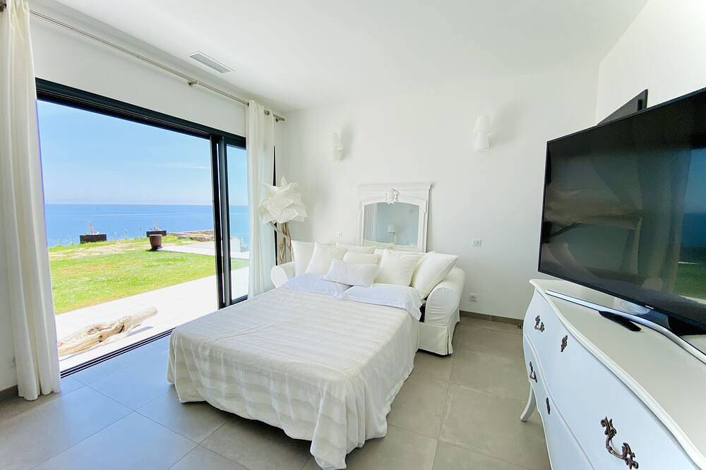 Prestigious villa at the water's'edge - Pietracorbara in Pietracorbara, Capo Corso