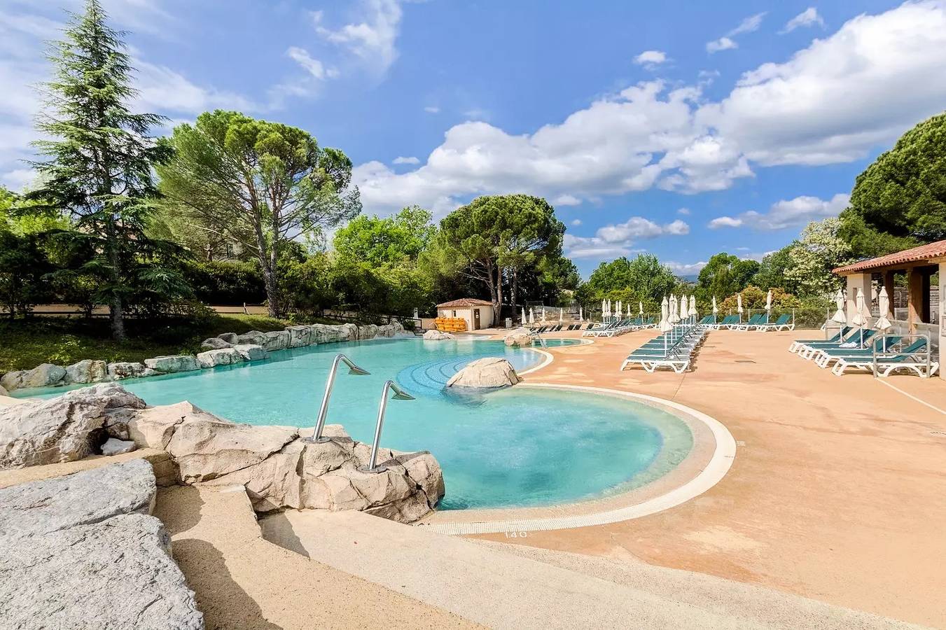 Geheel appartement, 2 kamer appartement voor 4 personen Selectie in Grospierres, Ardèche