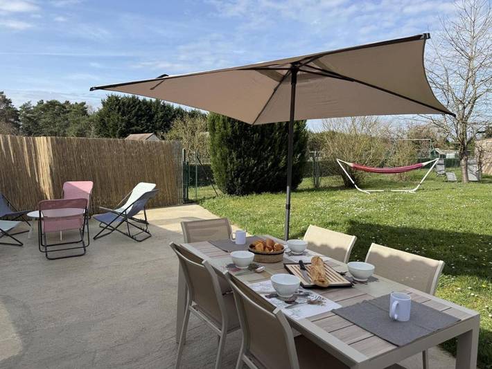 Location de vacances pour 6 personnes, avec terrasse et jardin à Ouchamps