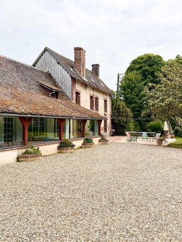 Location de vacances pour 2 personnes, avec jardin ainsi que jacuzzi et piscine dans Champignelles (Yonne)