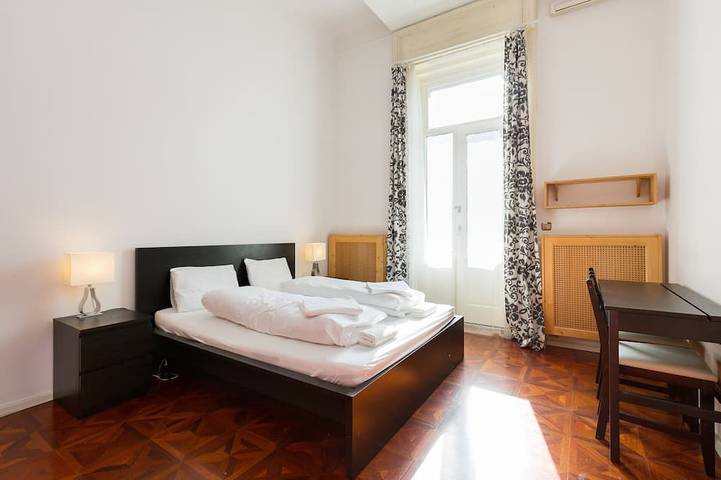 Ganze Wohnung, Zentrales Luxus-Apartment in Donaunähe mit Whirlpool in Budapest, Danube-Ipoly National Park