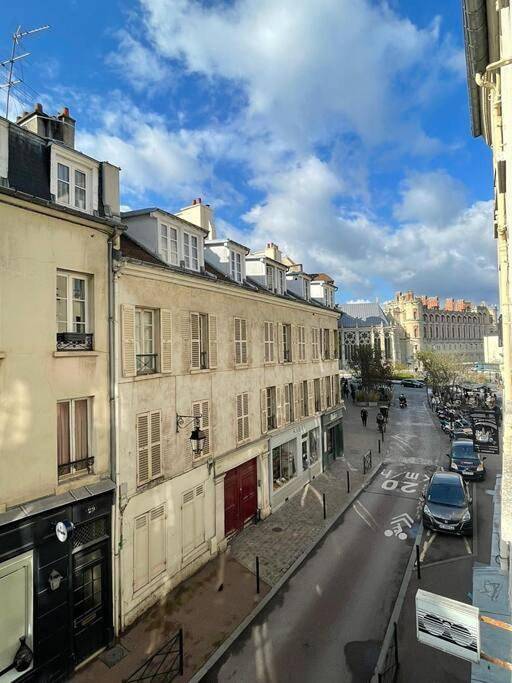 Appartement entier, One-Bedroom Apartment in Saint-Germain-en-Laye, Yvelines