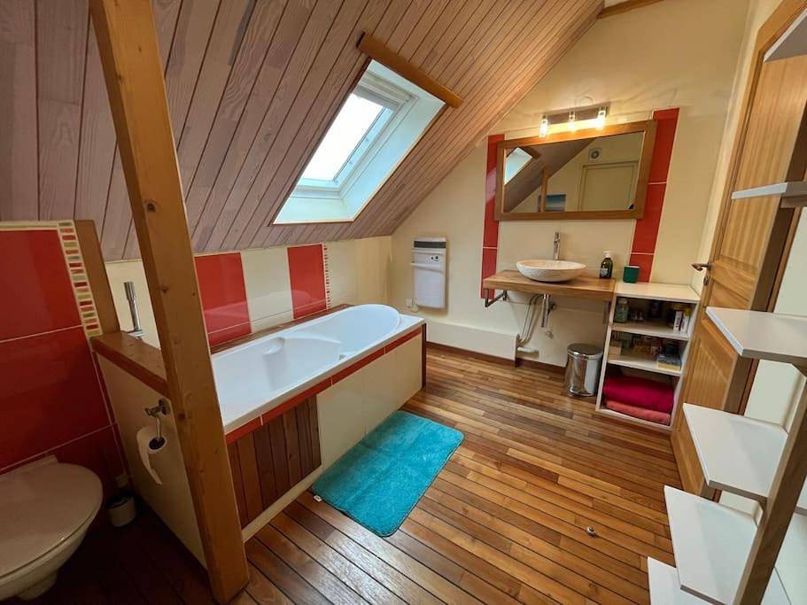 Appartement entier, Three-Bedroom Villa in Douvres-la-Délivrande, Région de Caen