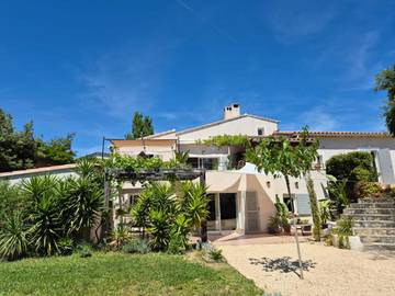 Maison de vacances pour 4 personnes, avec vue ainsi que jardin et piscine dans le Var