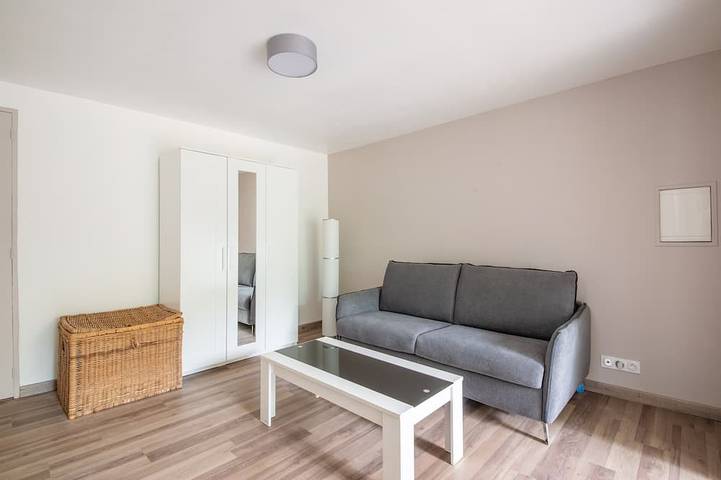 Ganze Wohnung, Studio with swimming pool in quiet location near golf courses and nature park, Sophia technology park in Valbonne, Mittelmeerküste (Frankreich)