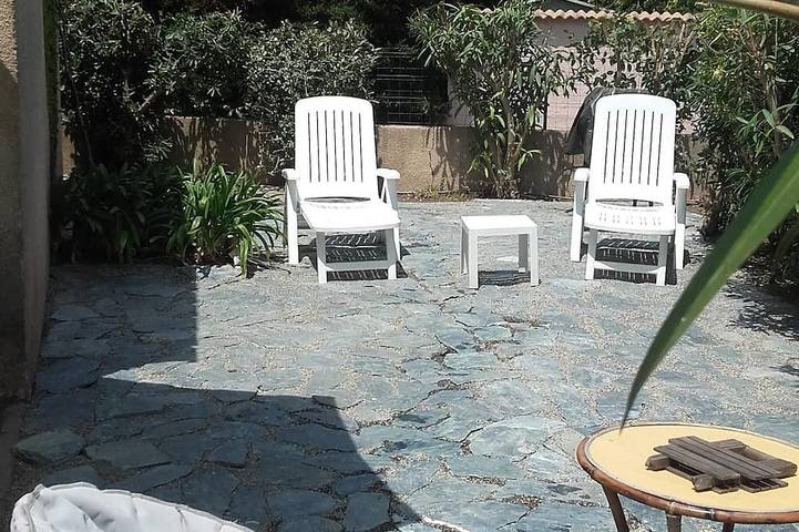 Encantadora casa con aire acondicionado a 5 minutos a pie del mar. in Venzolasca, Región de Corte