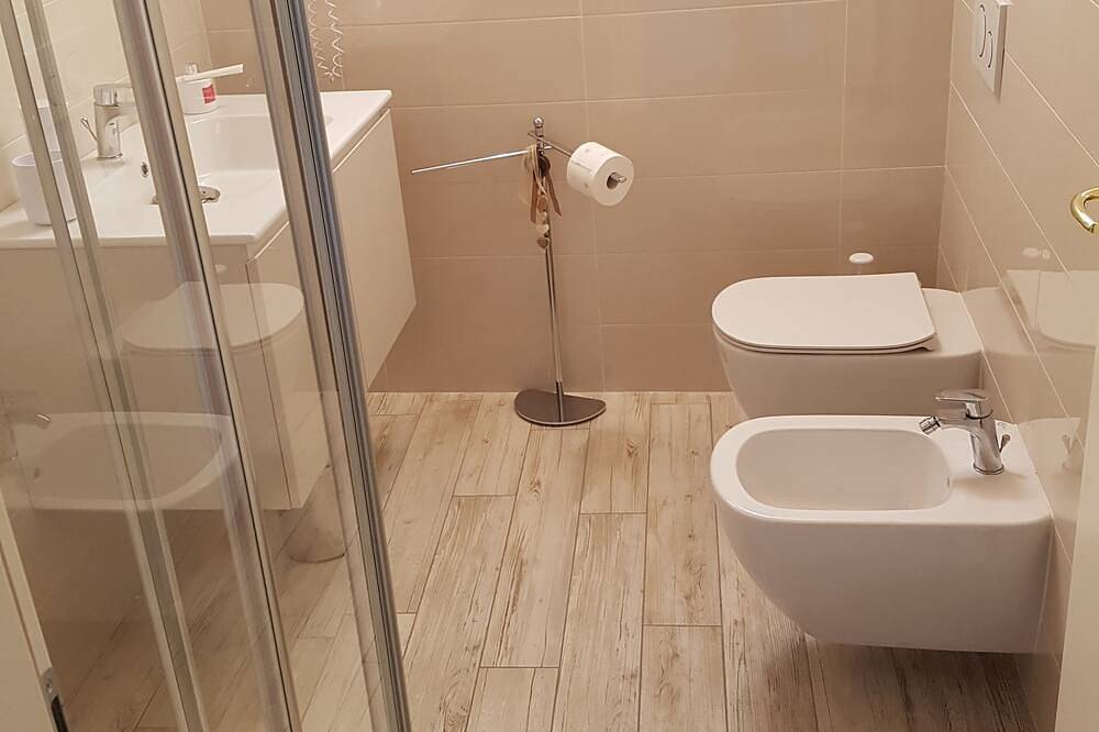 Ganze Wohnung, Orta - Flat Lake View, Privatstrand und Balkon (erste Etage) in Crabbia, Comune di Pettenasco
