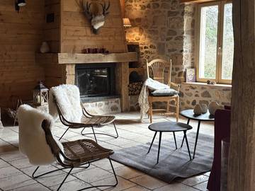 Gîte pour 6 personnes, avec terrasse et jardin à Saint-Sauves-d'Auvergne