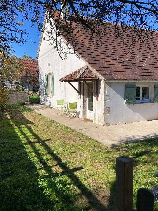 Location de vacances pour 6 personnes, avec Terrasse et Jardin dans Bessais-le-Fromental
