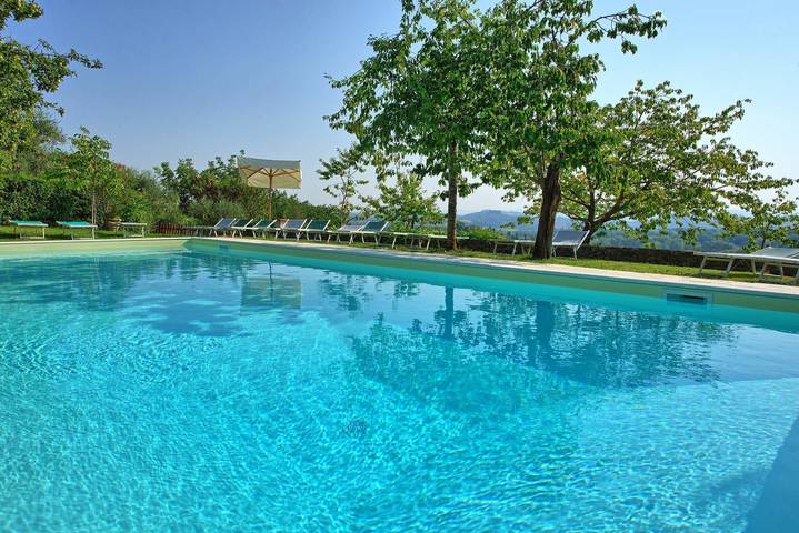 Villa pour 16 personnes, avec piscine, animaux acceptés en Toscane