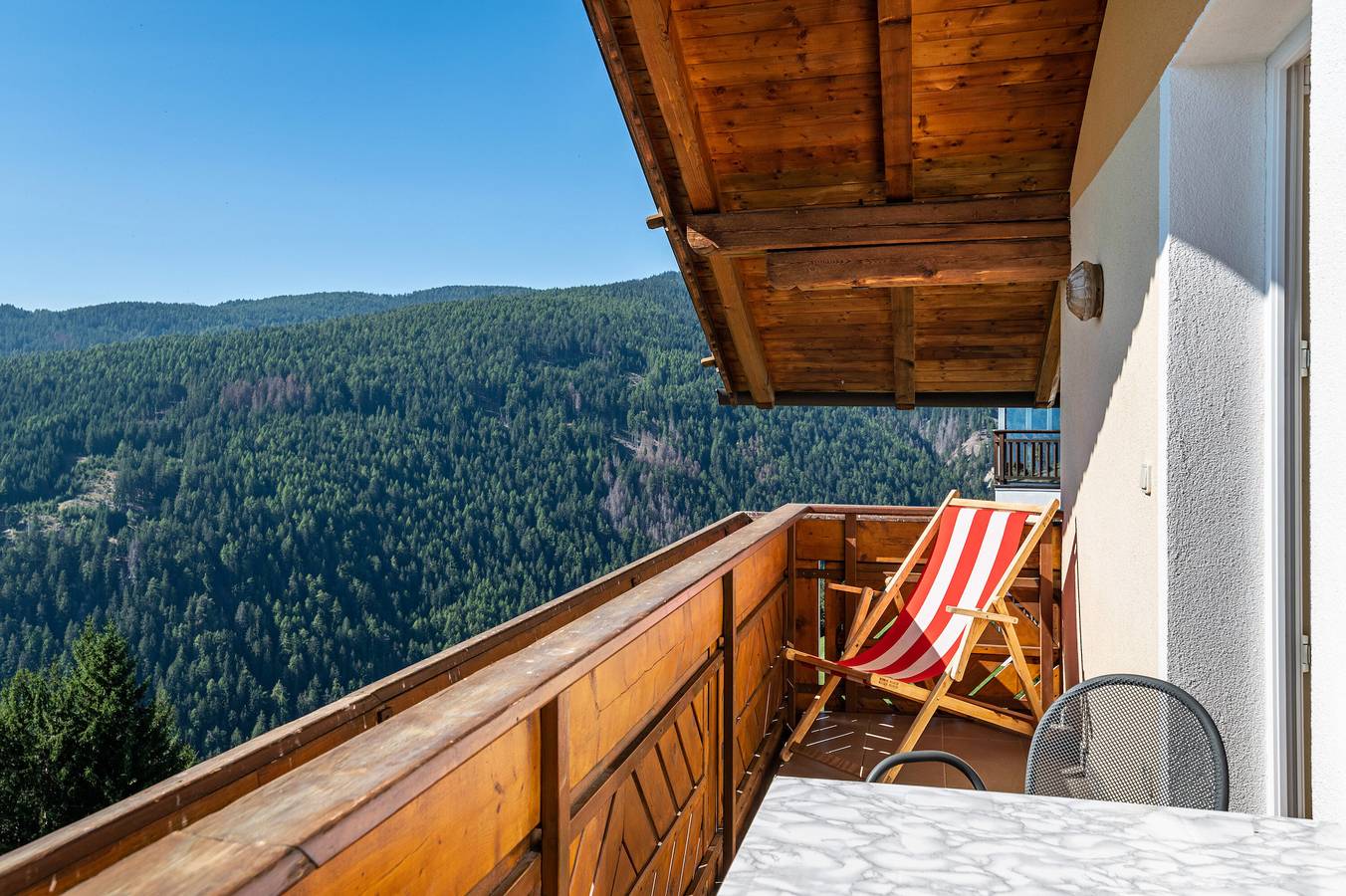 Ganzes Studio, Einzimmerapartment 'Apt Waldblick' mit Bergblick, privater Terrasse und Wlan in Meransen, Mühlbach