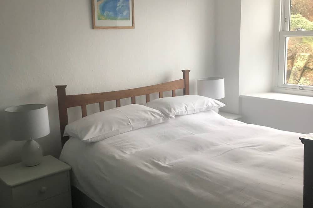 Family seaside cottage with fantastic sea views 1 minute from Sennen cove beach in Sennen, Cornwall