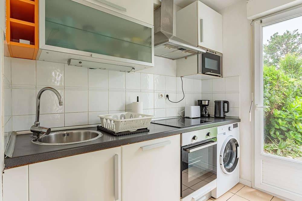 Entire apartment, Ground Floor Apartment with Pool, Terrace, and Garden, Near Bidassoa and Spain Border in Hendaye, Bayonne region