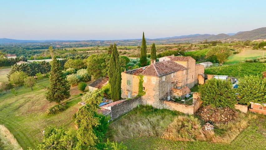 Location de vacances pour 2 personnes, avec vue ainsi que piscine et jardin, adapté aux familles à Saint-Sauveur-de-Cruzières - 3