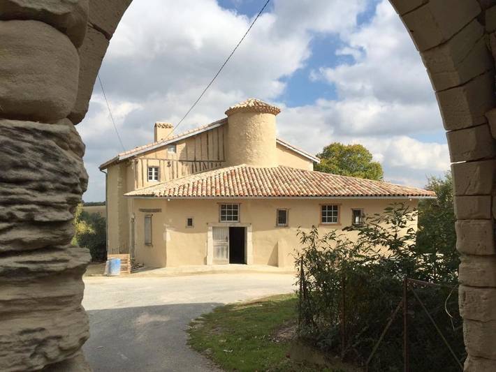 Gîte pour 10 personnes, avec jardin et vue, animaux acceptés dans Alan