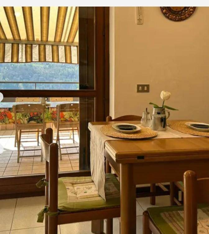 Gîte pour 4 personnes, avec Balcon ainsi que Terrasse et Vue à Taceno - 3