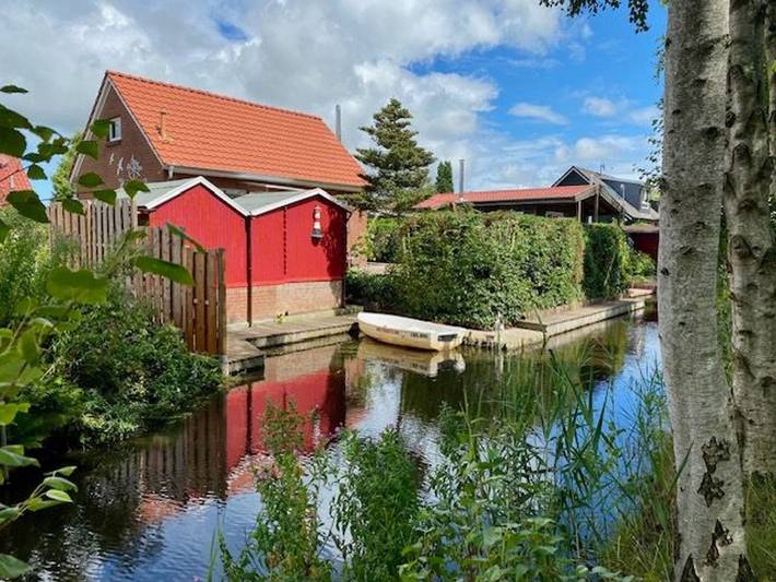 Ferienhaus für 5 Personen, mit Terrasse und Whirlpool sowie Garten und Seeblick