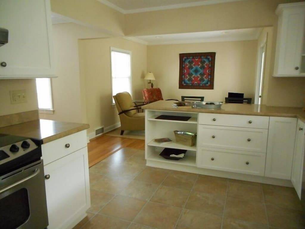 Bleiben Sie in der Innenstadt! Parken Sie das Auto und genießen Sie Brevard zu Fuß! in Brevard, Transylvania County