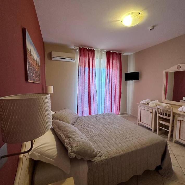 Apartahotel para 6 personas, con terraza y piscina, Se admiten mascotas en Toscana