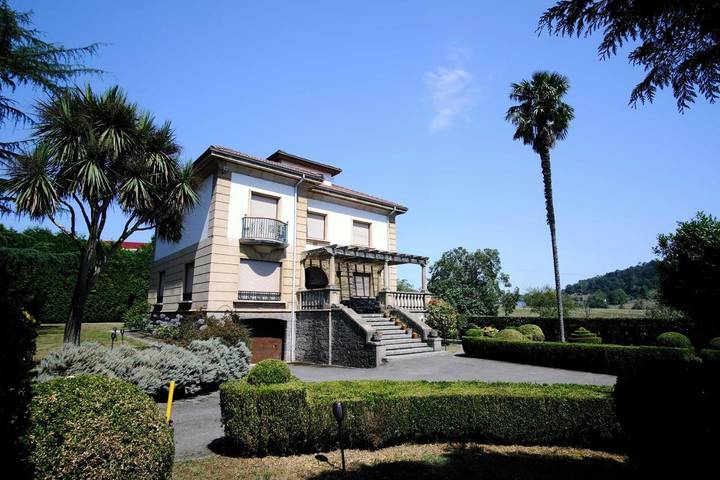 Casa rural para 14 personas, con Balcón y Terraza además de Jardín y Vistas en Siero