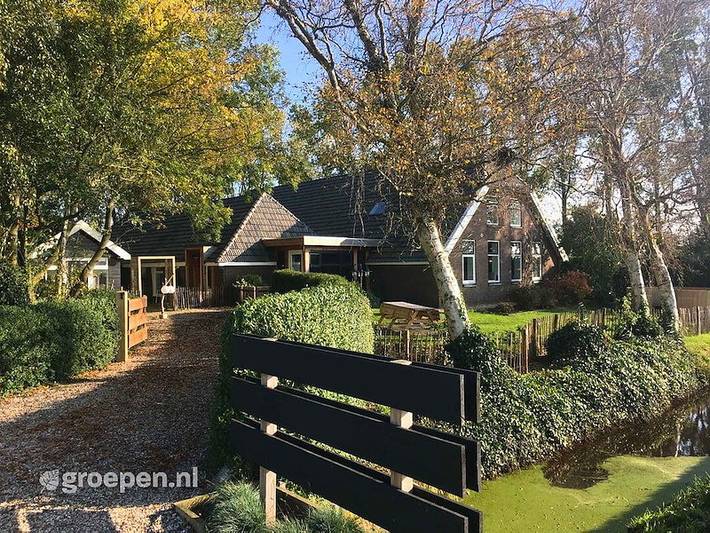 Vakantiehuis voor 10 personen, with Balkon/Terras and Whirlpool as well as Terras in Zwolle