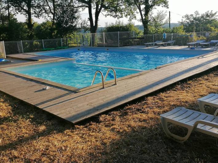 Location de vacances pour 4 personnes, avec Terrasse et Piscine à Saint-Aubin-de-Nabirat