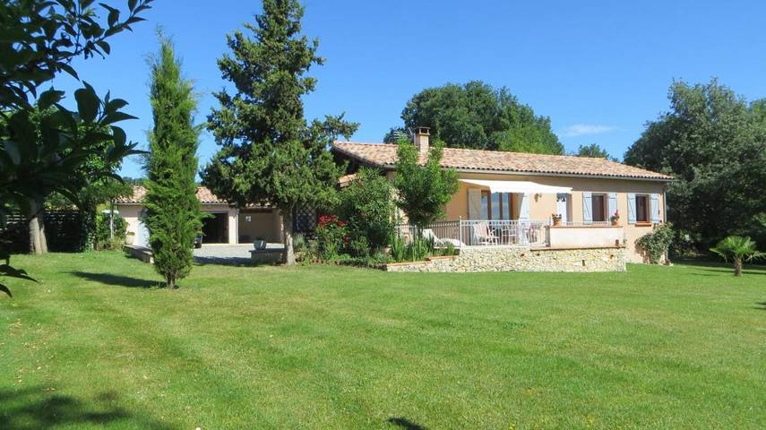 Gîte pour 7 personnes, avec jardin et vue, animaux acceptés à Auzas